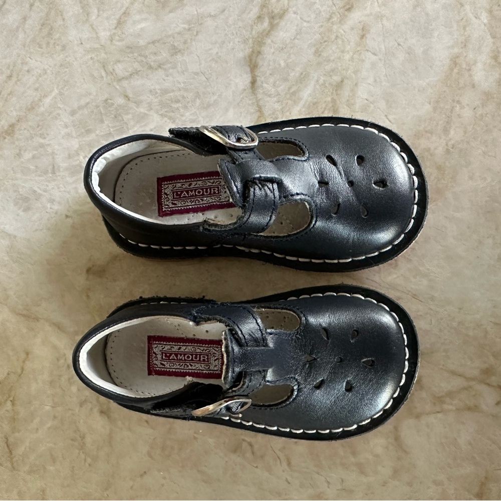 L’amour leather navy Mary Jane.